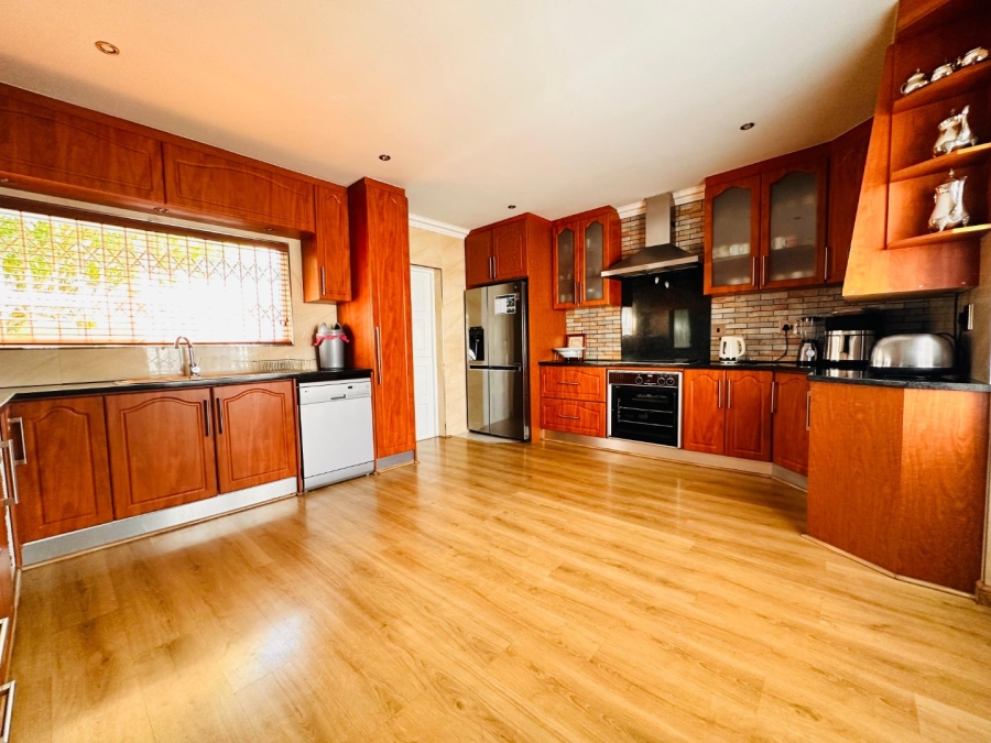 4 Bedroom Property for Sale in Flamingo Vlei Western Cape